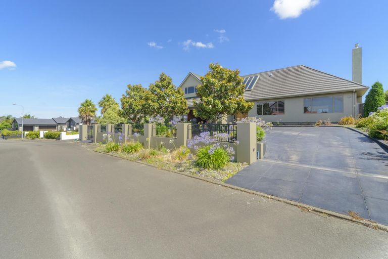 Photo of property in 27 The Strand, Fitzherbert, Palmerston North, 4410