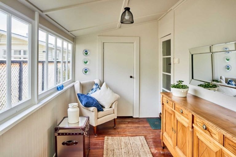 Photo of property in 17 Mahoe Street, Eastbourne, Lower Hutt, 5013