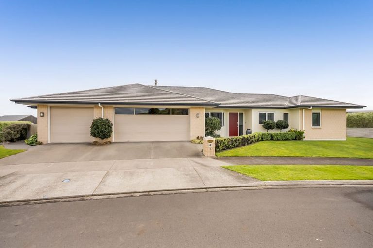 Photo of property in 5 Vardon Way, Waiwhakaiho, New Plymouth, 4312