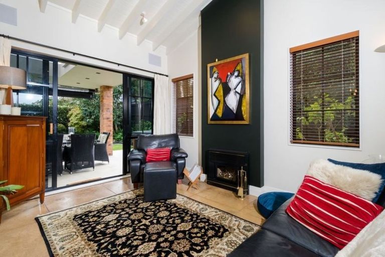 Photo of property in 9 Kahala Place, West Harbour, Auckland, 0618