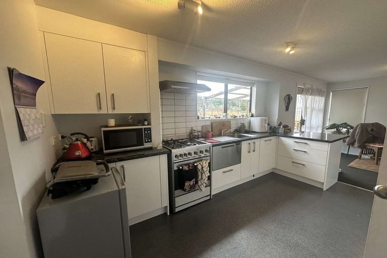 Photo of property in 35 Glen Road, Stokes Valley, Lower Hutt, 5019