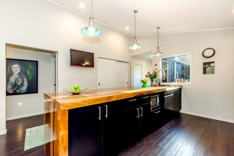 Photo of property in 48 Tutere Street, Waikanae Beach, Waikanae, 5036