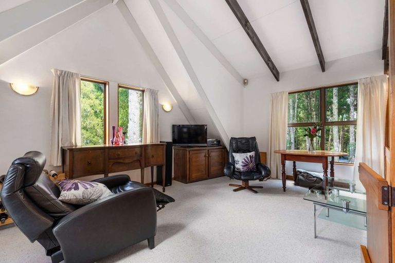 Photo of property in 25 Napuka Road, Henderson Valley, Auckland, 0612