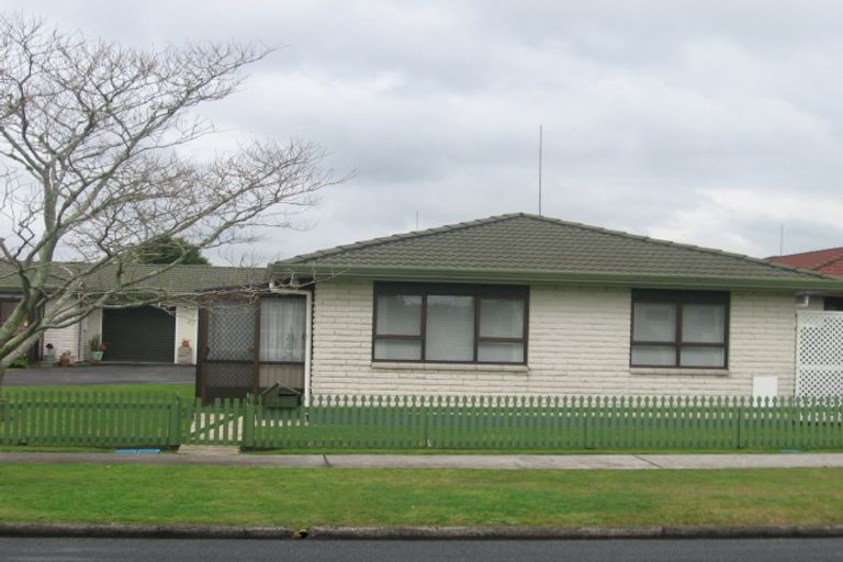 Photo of property in 2/12 Wellington Street, Papakura, 2110