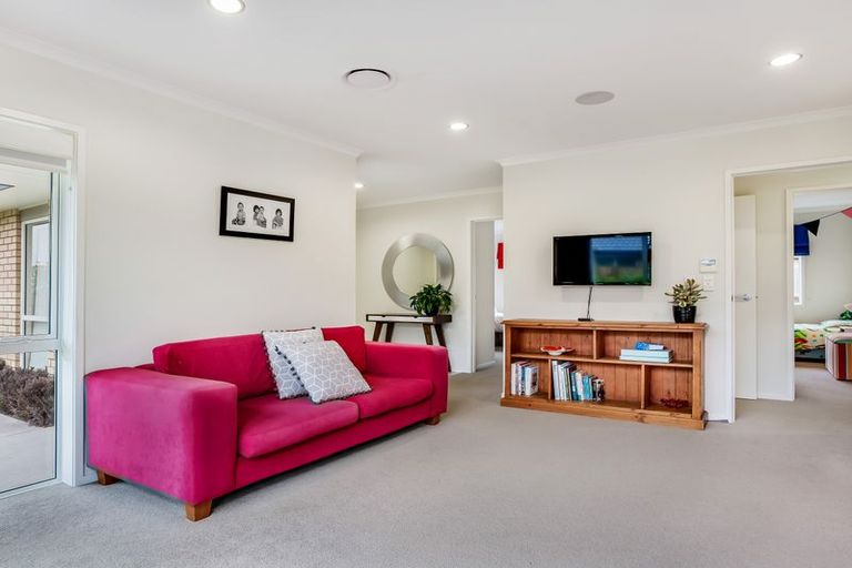 Photo of property in 37 Capriana Drive, Karaka, Papakura, 2113