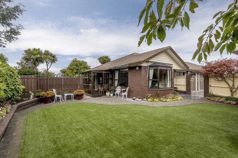 Photo of property in 2/5 Wynand Place, Sockburn, Christchurch, 8042