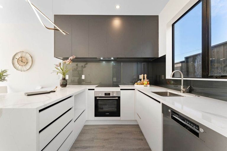 Photo of property in 5/122 Archibald Road, Kelston, Auckland, 0602