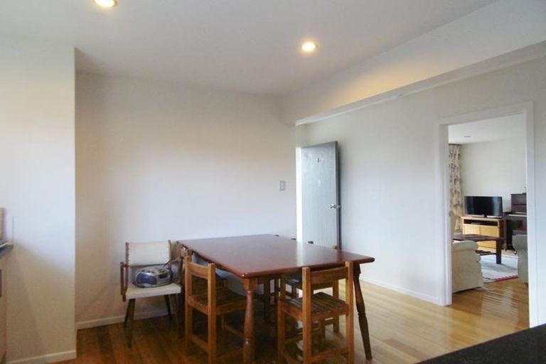 Photo of property in 11 Ward Crescent, Te Atatu Peninsula, Auckland, 0610