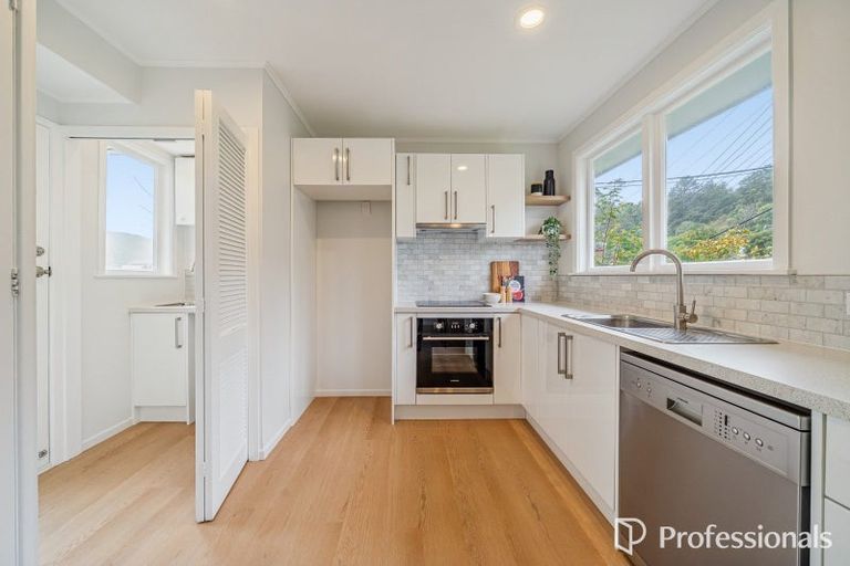 Photo of property in 4 Lord Street, Stokes Valley, Lower Hutt, 5019
