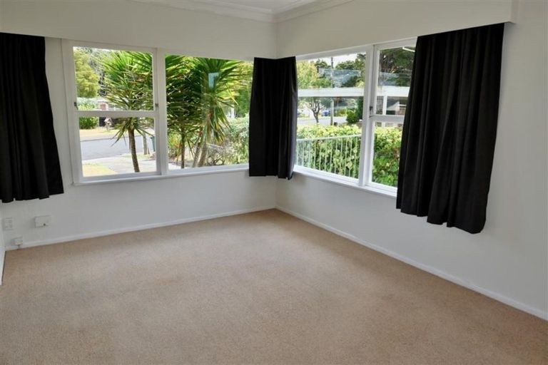 Photo of property in 20 Hillcrest Grove, Hillpark, Auckland, 2102