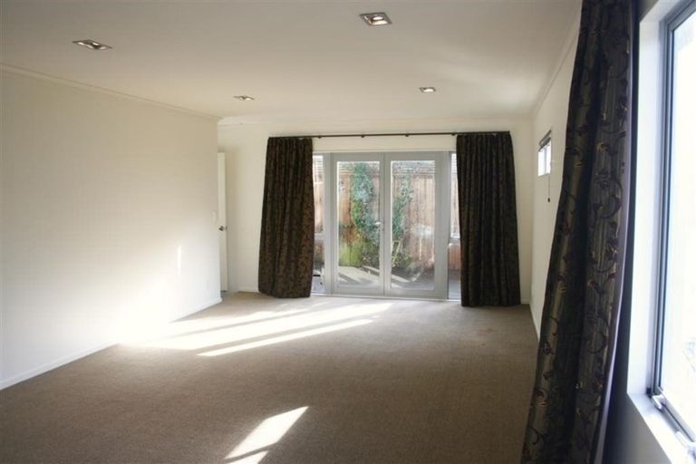 Photo of property in 15 Onslow Road, Khandallah, Wellington, 6035