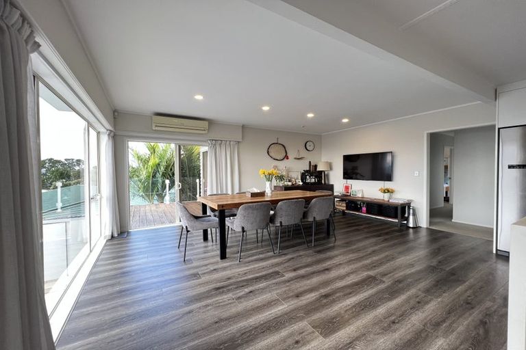 Photo of property in 2a Eastcliffe Road, Castor Bay, Auckland, 0620