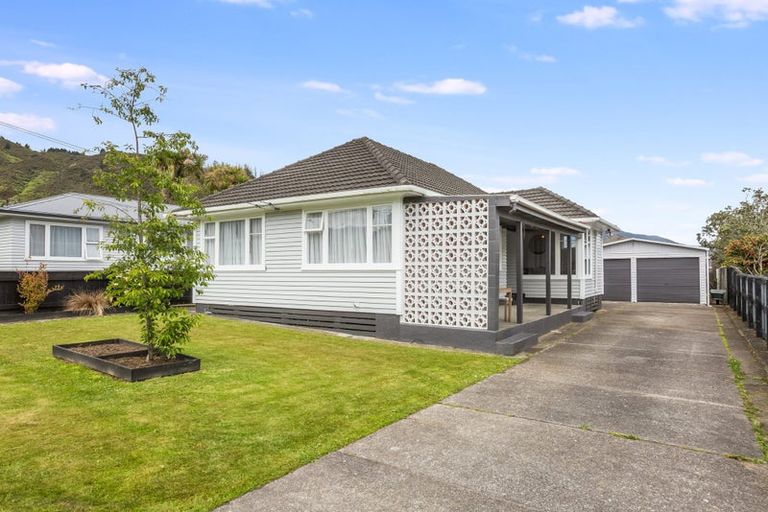 Photo of property in 5 Dunn Street, Wainuiomata, Lower Hutt, 5014