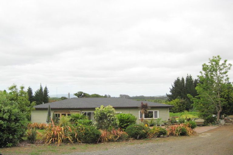 Photo of property in 36 Razorback Road, Bombay, 2675