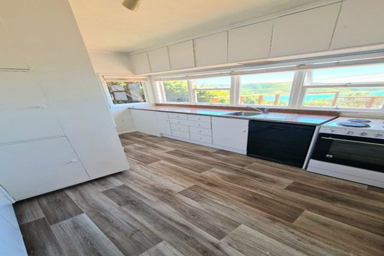 Photo of property in 41 Kiriwai Road, Paremata, Porirua, 5024