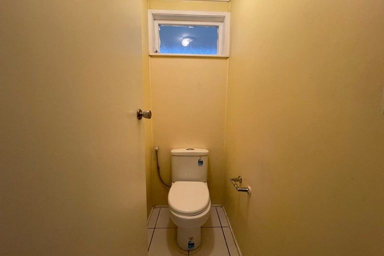 Photo of property in 17 Ellice Road, Totara Vale, Auckland, 0629