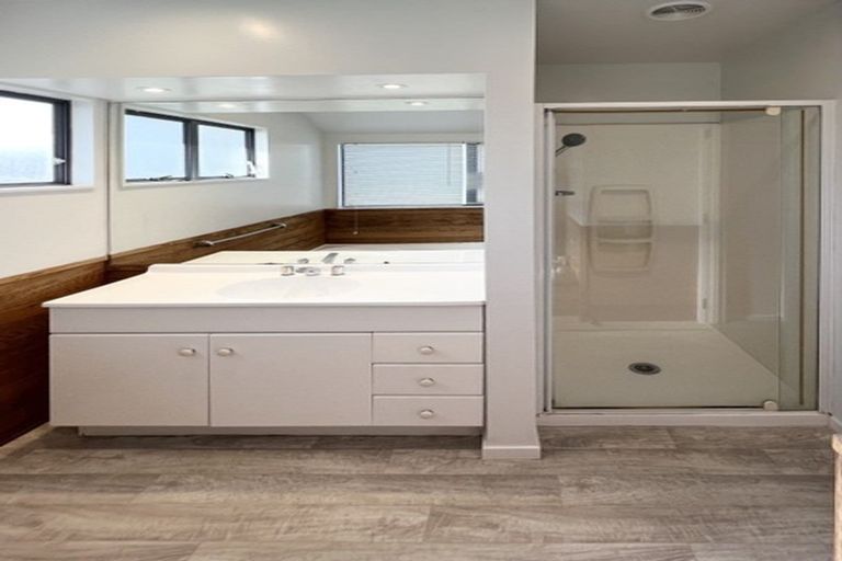 Photo of property in 10 Parkside Road, West Harbour, Auckland, 0618