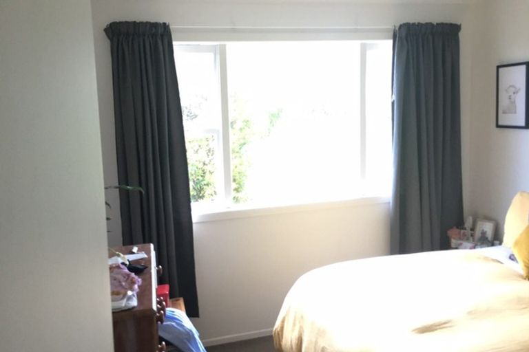 Photo of property in 2/17 Scarboro Terrace, Murrays Bay, Auckland, 0630