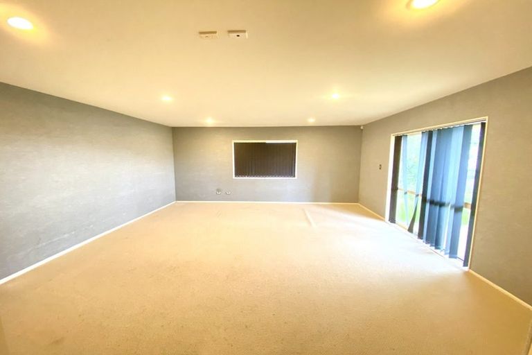Photo of property in 7 Kawai Rise, Te Atatu Peninsula, Auckland, 0610