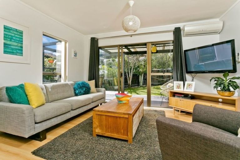 Photo of property in 2/7 Wilkinson Way, Browns Bay, Auckland, 0630