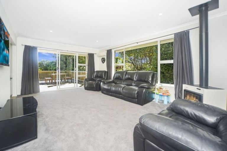 Photo of property in 17 Winara Avenue, Waikanae, 5036