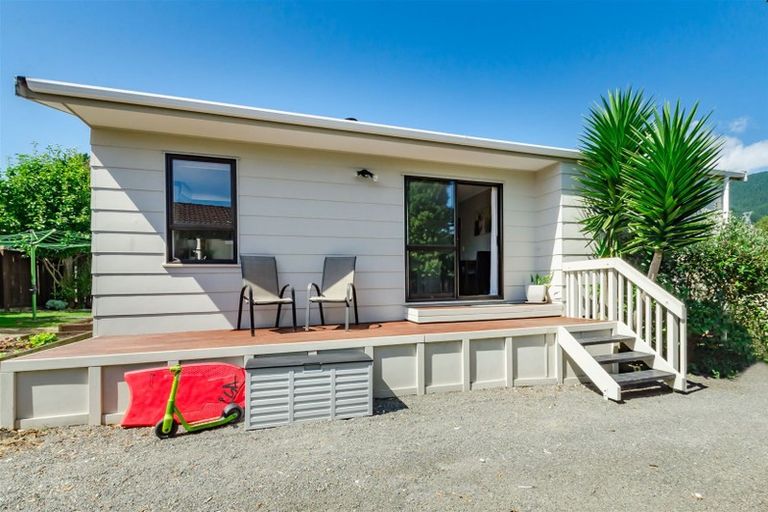 Photo of property in 12 Hookway Grove, Paraparaumu, 5032