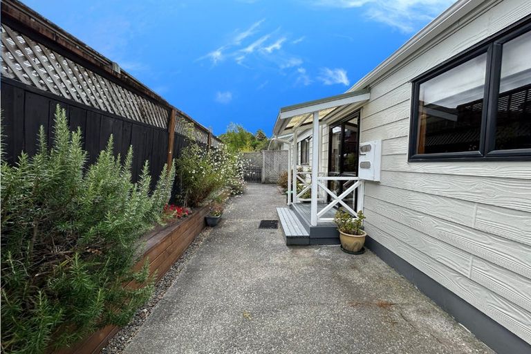 Photo of property in 14a Chablis Place, Henderson, Auckland, 0612