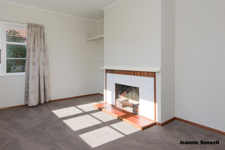 Photo of property in 66 Brightwater Terrace, Terrace End, Palmerston North, 4410