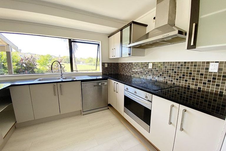 Photo of property in 49 Gosford Drive, Botany Downs, Auckland, 2010