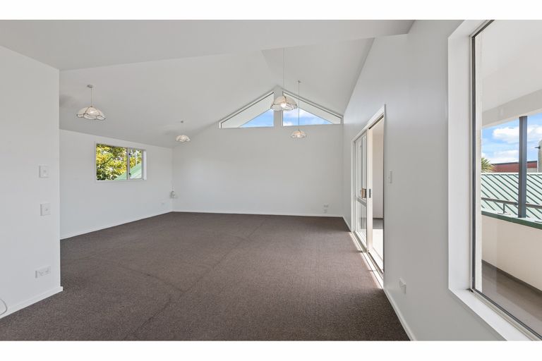 Photo of property in 3/50 Division Street, Riccarton, Christchurch, 8041