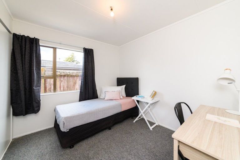 Photo of property in 9 Denver Place, Milson, Palmerston North, 4414