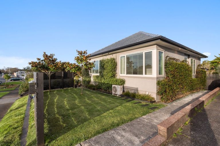 Photo of property in 72 Kiwitea Street, Sandringham, Auckland, 1041