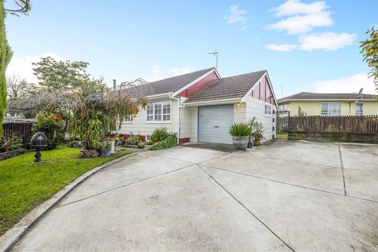 Photo of property in 10 Helms Place, Manurewa, Auckland, 2102