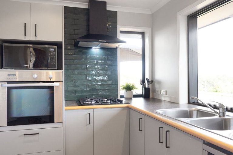 Photo of property in 1 Farnborough Drive, Nawton, Hamilton, 3200