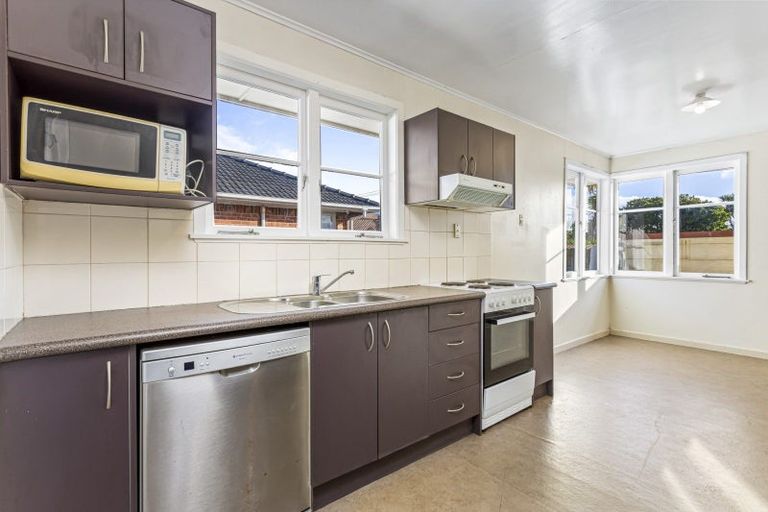 Photo of property in 20 Rosier Road, Glen Eden, Auckland, 0602