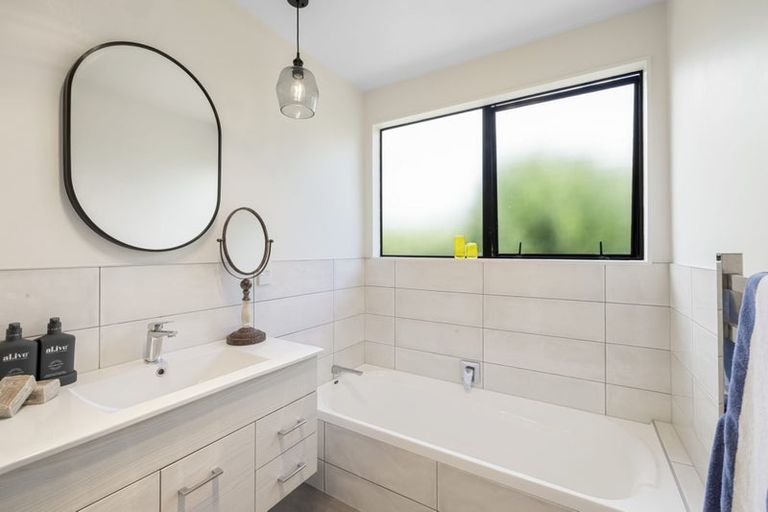 Photo of property in 19 Thames Street, Welbourn, New Plymouth, 4310