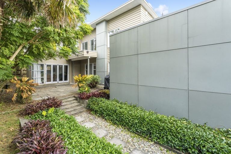 Photo of property in 8 Roy Maloney Drive, Henderson, Auckland, 0612