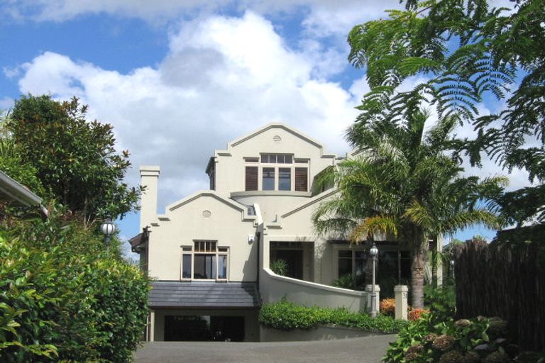Photo of property in 31 Stanley Point Road, Stanley Point, Auckland, 0624