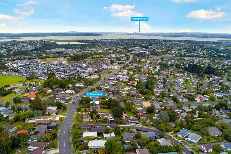 Photo of property in 41 Royal Road, Massey, Auckland, 0614