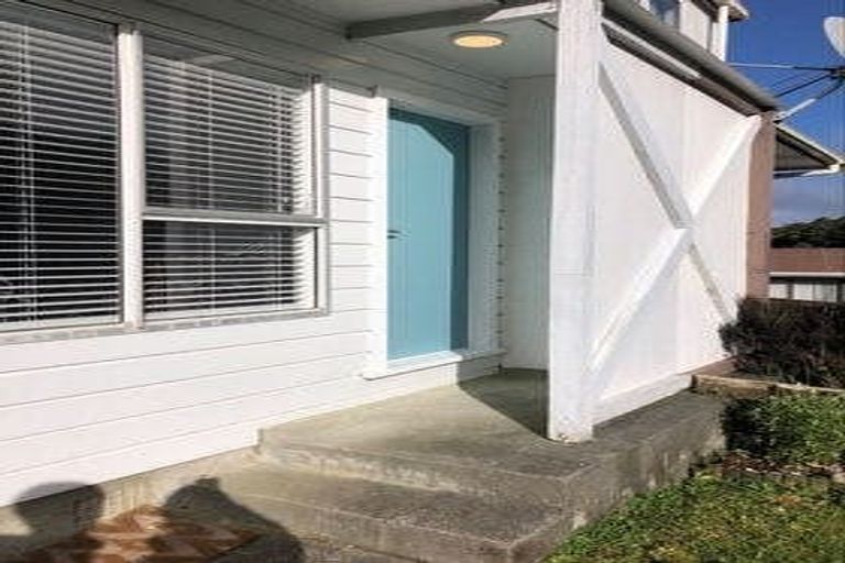 Photo of property in 60a Viewmont Drive, Harbour View, Lower Hutt, 5010