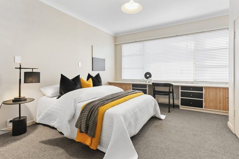 Photo of property in 213 Te Atatu Road, Te Atatu South, Auckland, 0610