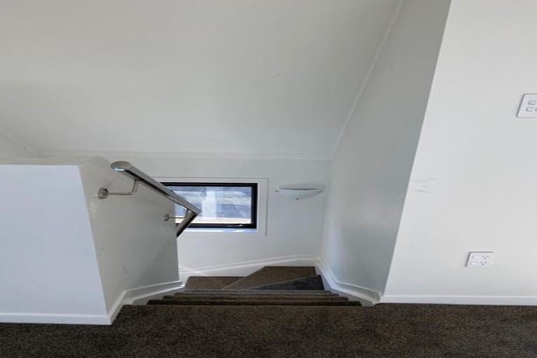 Photo of property in 15 Kiernan Place, Kelston, Auckland, 0602