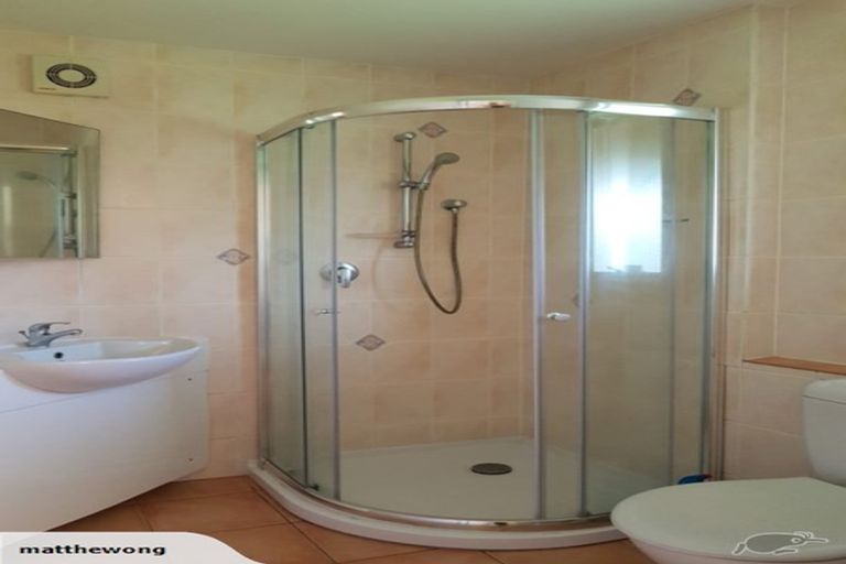 Photo of property in 2/28 Coroglen Avenue, Birkenhead, Auckland, 0626