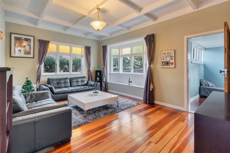 Photo of property in 48 Lynwood Road, New Lynn, Auckland, 0600