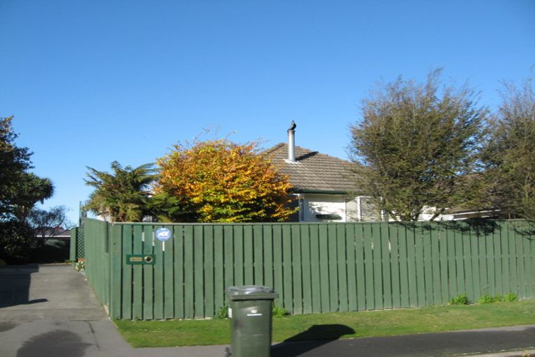 Photo of property in 2/5 Lomax Place, Islington, Christchurch, 8042