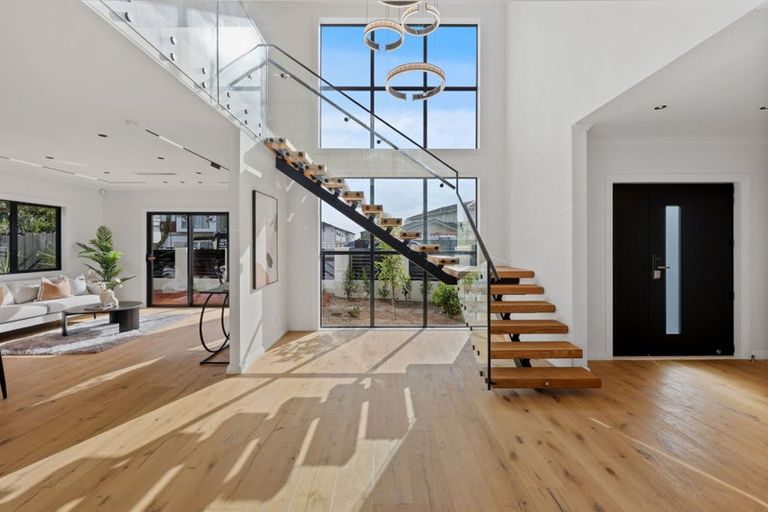 Photo of property in 6a Gulf Crest, Bucklands Beach, Auckland, 2012