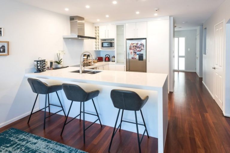 Photo of property in 2/5 Cook Street, Howick, Auckland, 2014