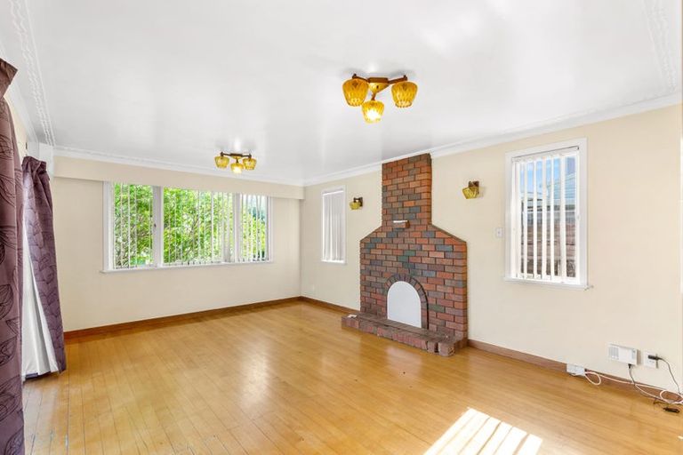 Photo of property in 20 Stokes Avenue, Te Atatu Peninsula, Auckland, 0610