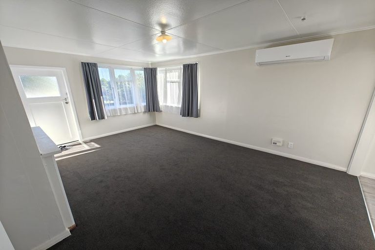 Photo of property in 12 Douglas Crescent, Fairfield, Hamilton, 3214