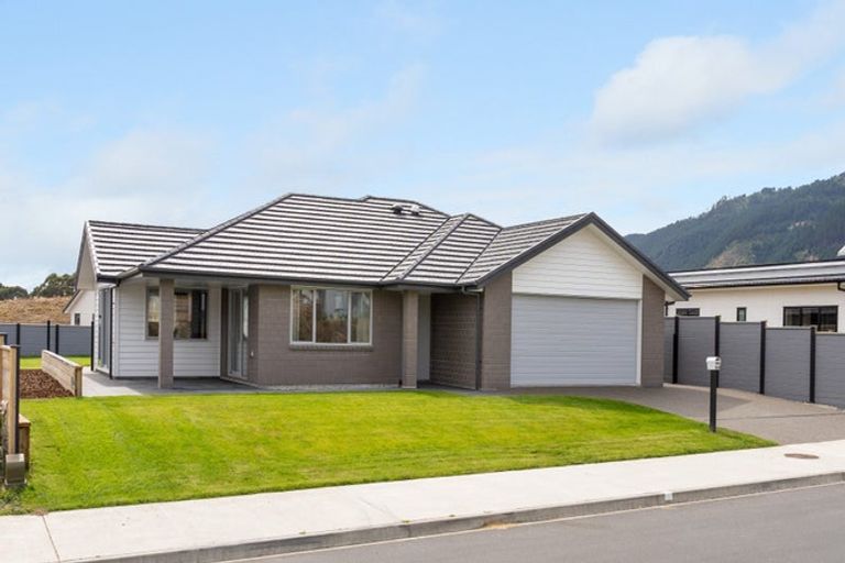Photo of property in 168 Karuhiruhi Street, Waikanae, 5036